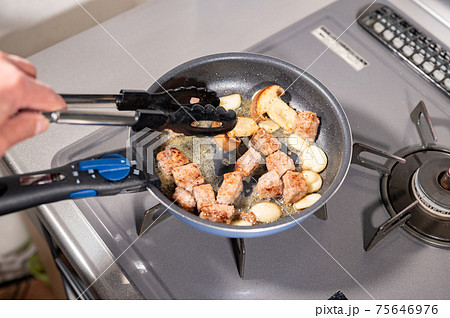 家庭で作るサイコロステーキ 75646976