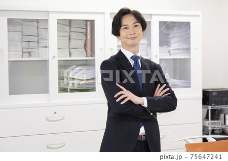ビジネスマン オフィス ビジネスマン オフィス 75647241