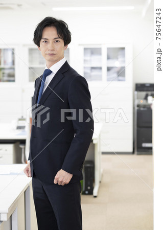 ビジネスマン オフィス ビジネスマン オフィス 75647243