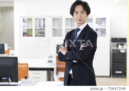 ビジネスマン オフィス ビジネスマン オフィス 75647246
