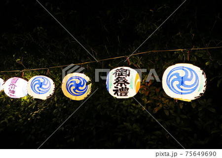 埼玉県川口市の朝日氷川神社の初詣の提灯の風景 埼玉県川口市の朝日氷川神社の初詣の提灯の風景 75649690