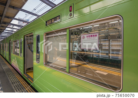 京王線 高尾山行き グリーン車両 新宿行き 京王線 高尾山行き グリーン車両 新宿行き 75650070
