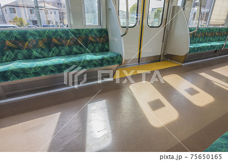 京王線 高尾山行き グリーン車両 新宿行き 車内 座席 京王線 高尾山行き グリーン車両 新宿行き 車内 座席 75650165