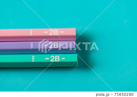 柔らかい芯の2B鉛筆 柔らかい芯の2B鉛筆 75650280