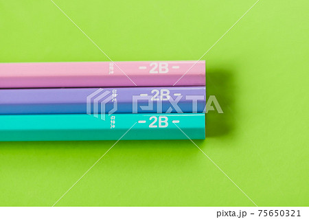 柔らかい芯の2b鉛筆の写真素材