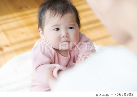 赤ちゃん　0才　 75650908