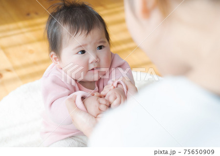 赤ちゃん　0才　 75650909