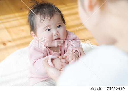 赤ちゃん　0才　 75650910