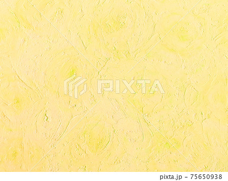 黄色のオイルパステルで画面一面荒く塗った背景素材 横 75650938