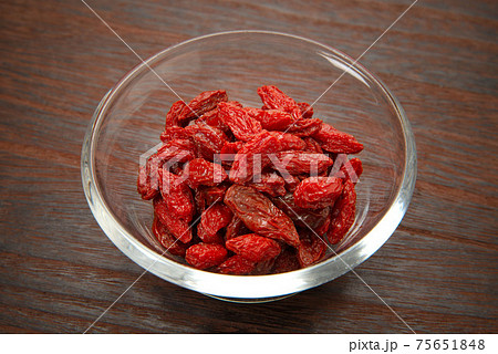 水で戻した乾燥クコの実 水で戻した乾燥クコの実 75651848