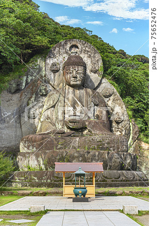 [千葉・鋸山] 鋸山の乾坤山日本寺に立つ国内最大の摩崖仏の薬師瑠璃光如来の大仏。 75652476