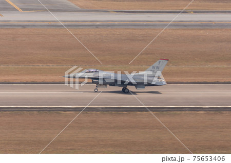 アメリカ空軍F-16デモチーム離陸 アメリカ空軍F-16デモチーム離陸 75653406