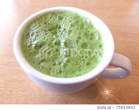 抹茶ラテの泡　リラックスタイム 75653602