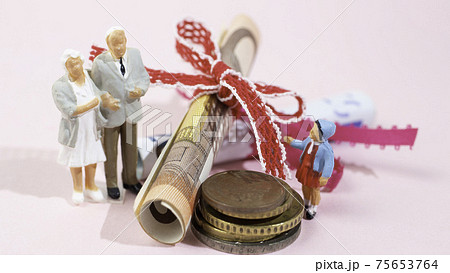 祖父母が孫にお小遣いをあげる、または節税を目的とした孫への教育資金の贈与 75653764