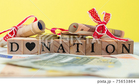 寄付（困っている人にお金を援助） 75653864
