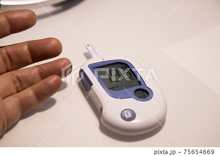 チェック 検査 手 75654669