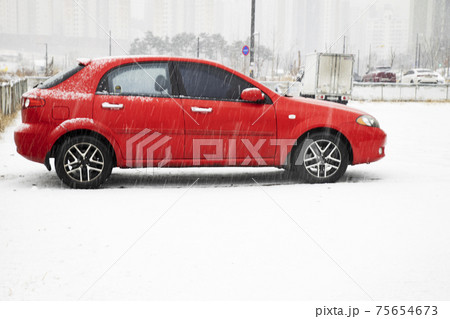駐車場 自動車 乗用車 75654673