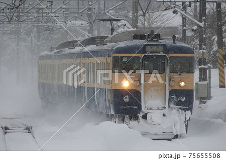冬の北しなの線115系電車（長野⇔妙高高原） 75655508