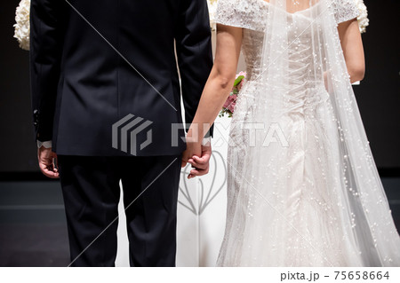 花嫁 婚礼 新郎 75658664