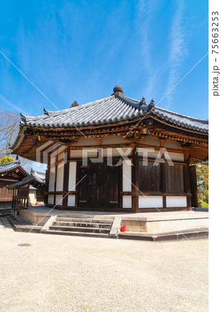 西院伽藍の西円堂（法隆寺） 75663253