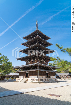 西院伽藍の五重塔（法隆寺） 75663265