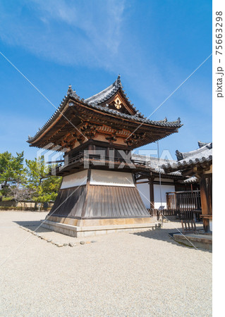 東院伽藍の東院鐘楼（法隆寺） 75663298