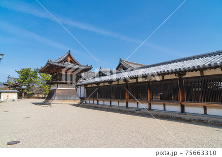 東院伽藍の東院鐘楼（法隆寺） 75663310