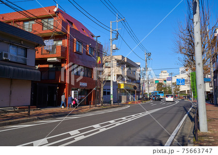 川崎市多摩区東生田1丁目付近から稲生橋交差点(向ヶ丘遊園駅方面)を見る 75663747