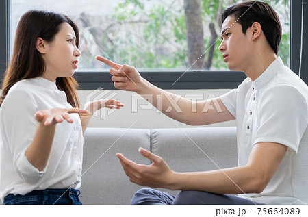 Couple at home 75664089