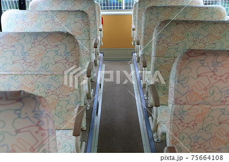 幼児送迎バス車内　イメージ 75664108