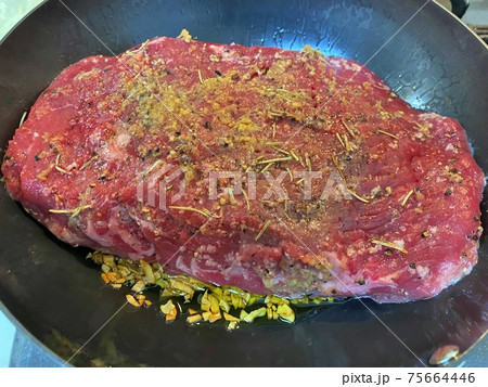 おうちで作る美味しい手軽なローストビーフ 75664446