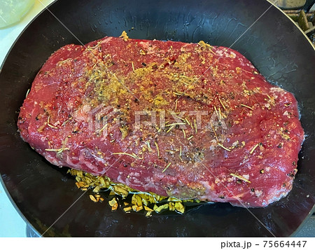 おうちで作る美味しい手軽なローストビーフ 75664447