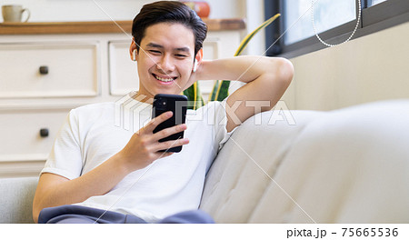 Man at home 75665536