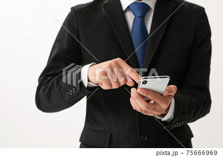 ビジネスマン スマホ スマートフォン 手元 ビジネスマン スマホ スマートフォン 手元 75666969