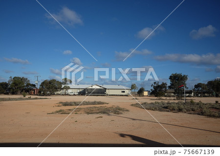 雄大なオーストラリアの開拓精神にふれる魅惑の大陸横断鉄道の旅 辺境の町Cook(クック) 雄大なオーストラリアの開拓精神にふれる魅惑の大陸横断鉄道の旅 辺境の町Cook(クック) 75667139