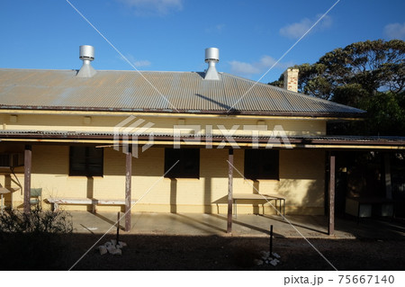 雄大なオーストラリアの開拓精神にふれる魅惑の大陸横断鉄道の旅　辺境の町Cook（クック） 75667140