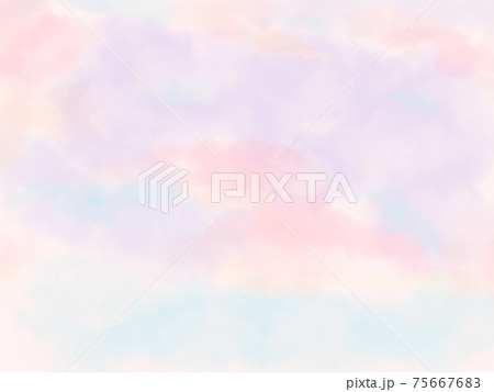 太陽光に染まる雲と空 75667683