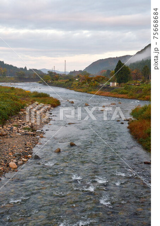 早出川渓谷の紅葉(新潟県) 早出川渓谷の紅葉(新潟県) 75668684