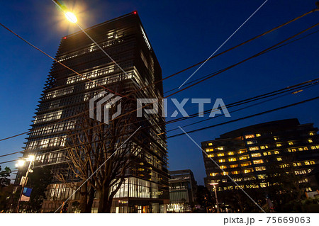 北里大学北里研究所病院の夜景 75669063