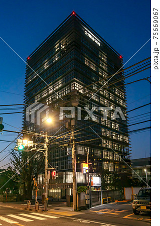 北里大学北里研究所病院の夜景 75669067