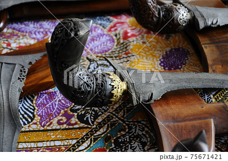 man with malay tradition weapon call KERIS a weapon had curve blade  22924952 PNG