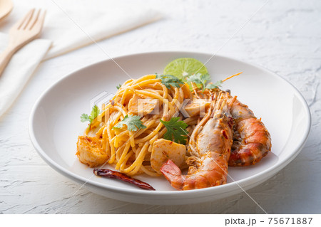 Spaghetti Tom Yum Kung,Thai style fusion food, spicy pasta with Giant freshwater prawns in tom yum sauce. 75671887