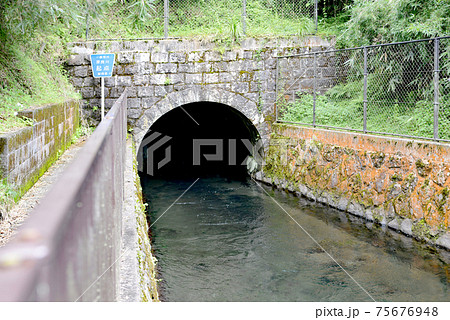 トンネルから出る芦ノ湖の水 トンネルから出る芦ノ湖の水 75676948