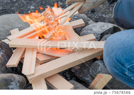 【勢いよく燃えるフェザースティック】 【勢いよく燃えるフェザースティック】 75678566