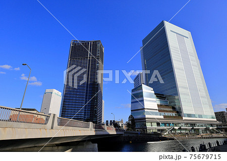 横浜 みなとみらいの都市風景 横浜市役所 横浜 みなとみらいの都市風景 横浜市役所 75679715
