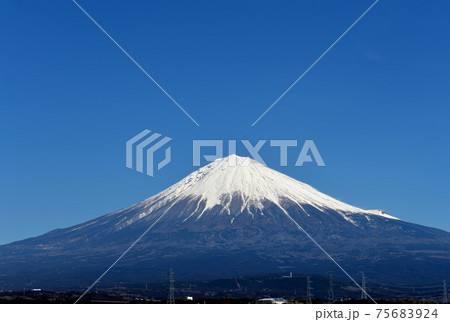 快晴に映える堂々たる富士山 快晴に映える堂々たる富士山 75683924