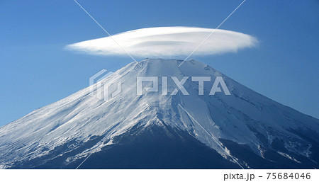 富士山とはなれ笠雲 75684046