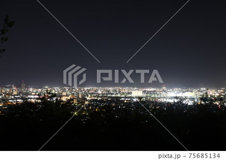 とても美しい日本の岡山県岡山市の夜景 75685134