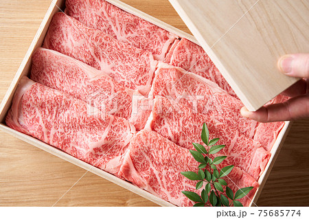 国産和牛　ロースすき焼き用 75685774