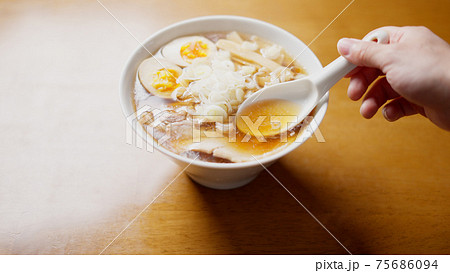 醤油ラーメン イメージ 醤油ラーメン イメージ 75686094